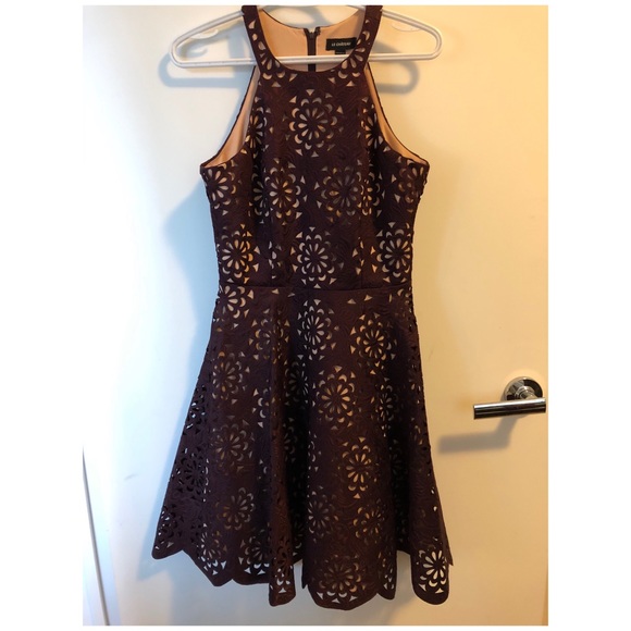 Lace halter cocktail dress - Picture 3 of 5